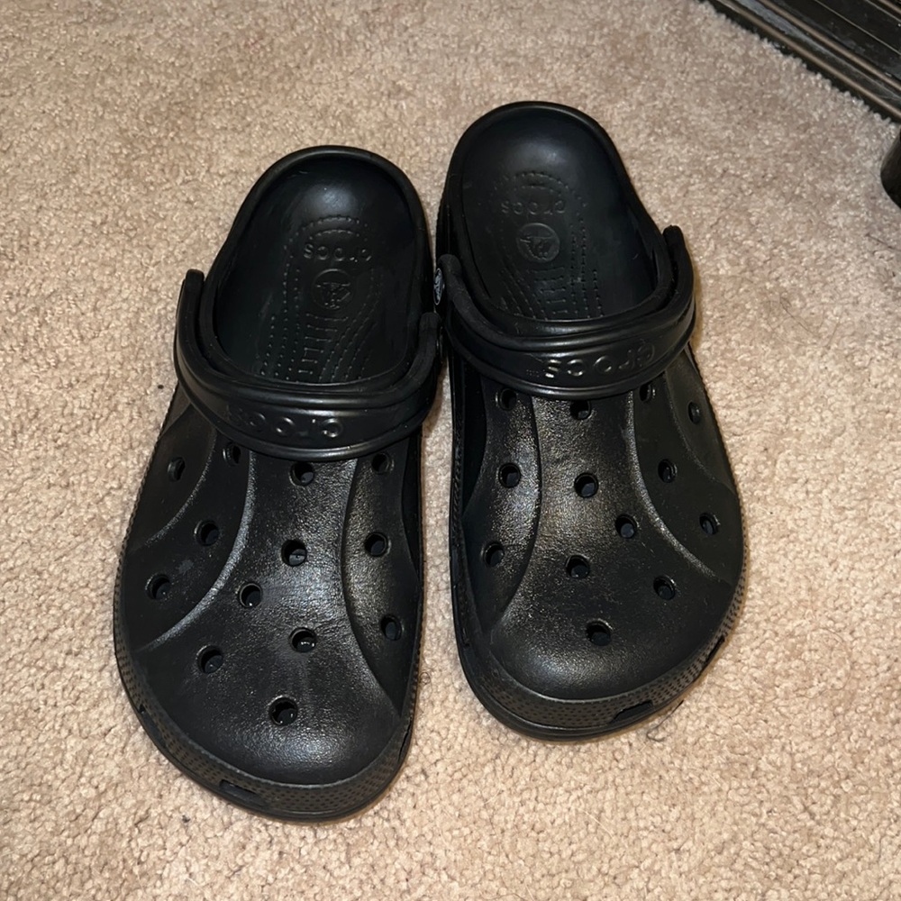 Black Crocs